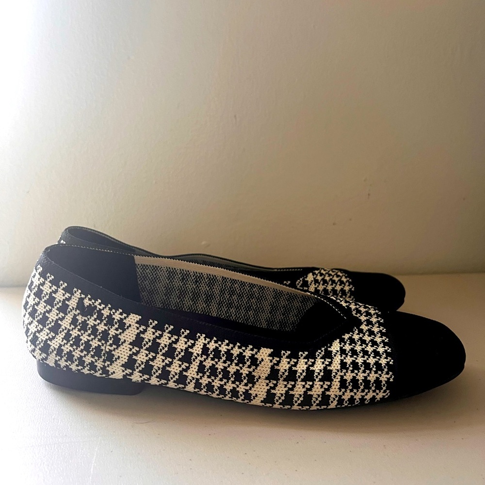 ViVaia Square-Toe V-Cut Flats